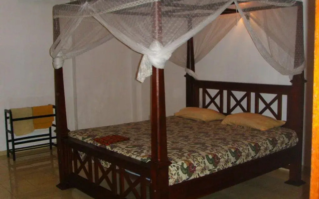 Budde's Beach Restaurant & Guesthouse