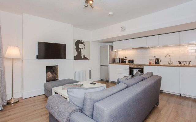 2 Bedroom Flat In Highbury
