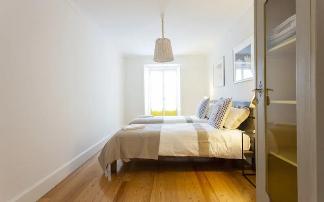JOIVY Spacious 3BR home w/balcony in Baixa, nearby Lisbon Cathedral