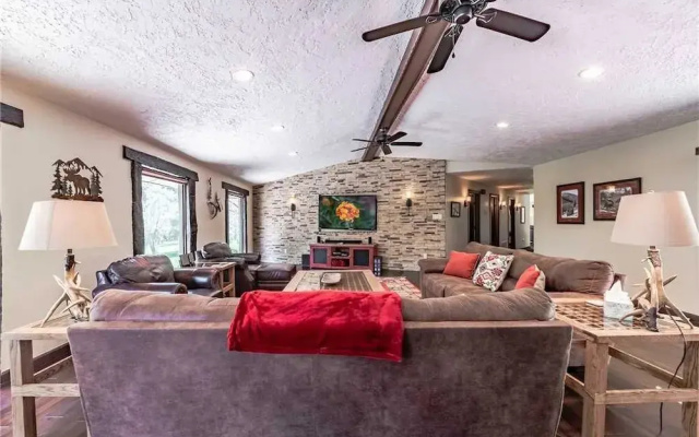 Ruidoso Respite - Six Bedroom Cabin with Hot Tub