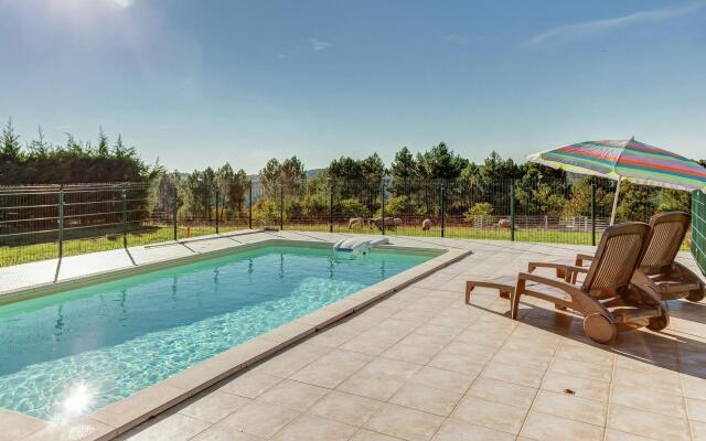 Luxury Holiday Home in Prats-du-périgord With Swimming Pool