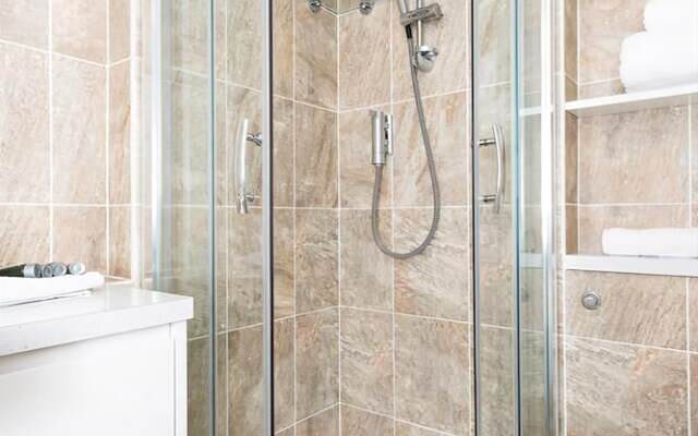 Cosy, Modern Chelsea Studio