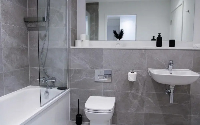 Slate Suite 1BR City Views