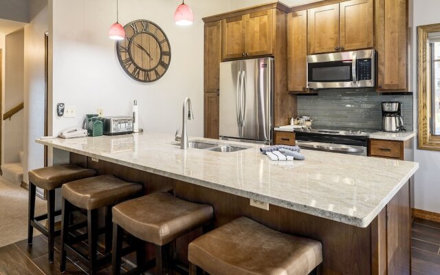 Phoenix 108 4 Bedroom Townhouse by RedAwning