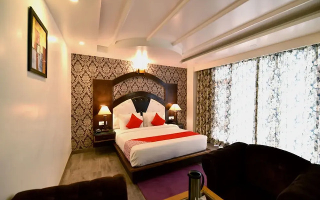 OYO 13091 Manali Grand