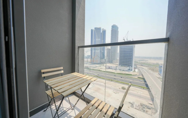 Urban Skyline City Comfort Studio