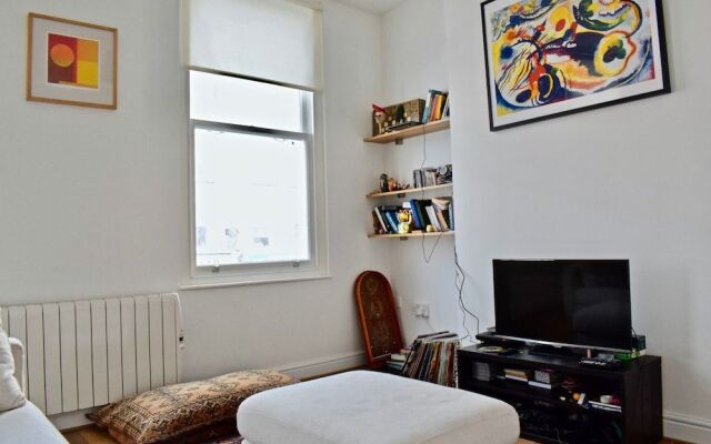 Modern 2 Bedroom Flat in Chalk Farm