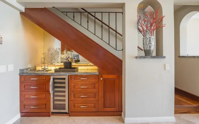 Luxury 2BD Villa on Flamingo Beach With All Bells and Whistles