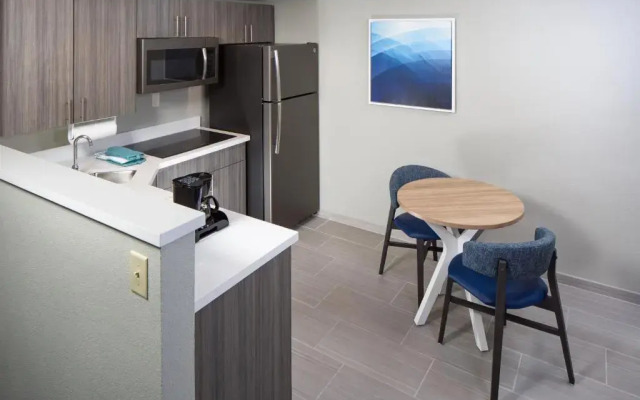 Crowne Plaza Melbourne - Oceanfront by IHG