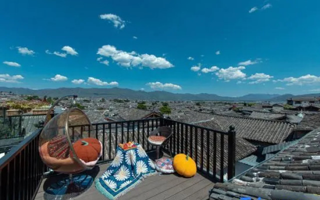 Pingju Scenic Inn (The Old Town of Lijiang)