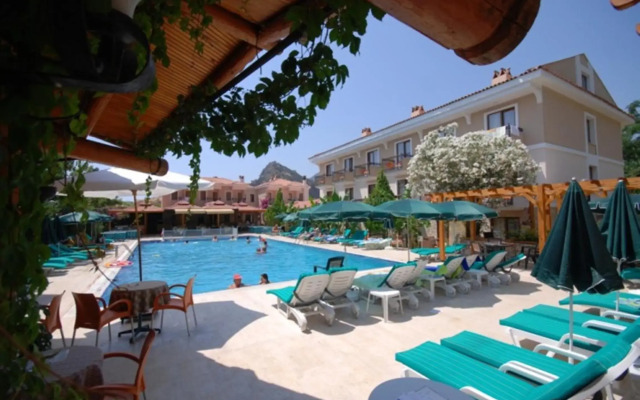 Perdikia Beach Hotel
