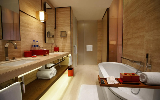 HUALUXE Shanghai Twelve at Hengshan by IHG