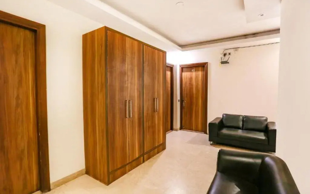 Fabhotel Royal Touch