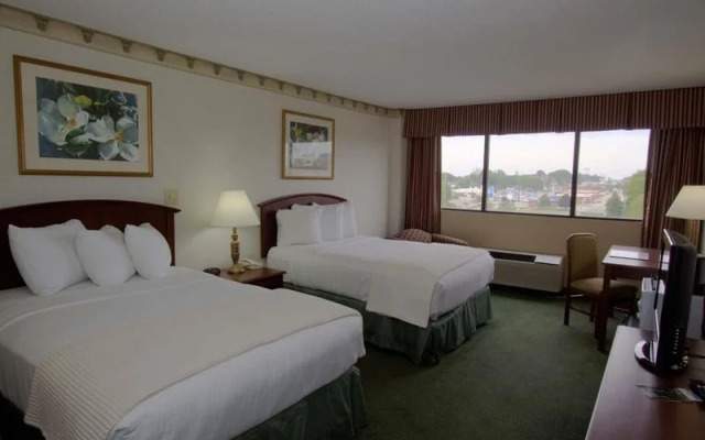 DoubleTree by Hilton Clarksville Riverview
