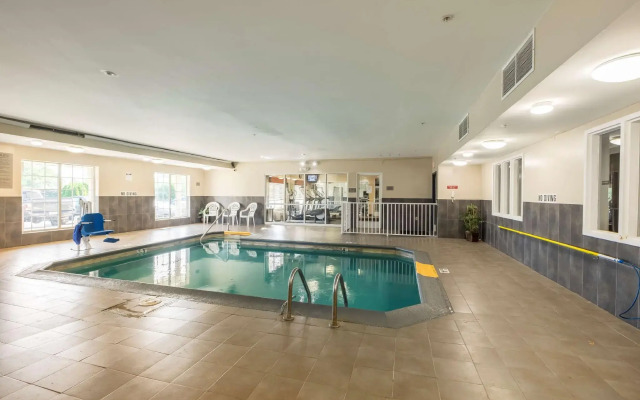 Holiday Inn Express & Suites Chicago Matteson by IHG