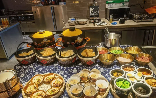 voco Chongqing Chaotianmen by IHG