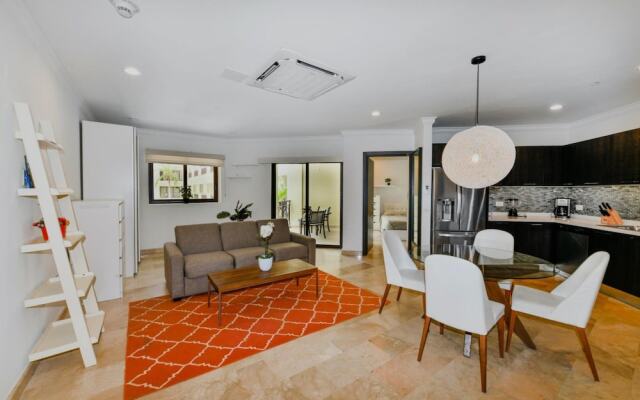 Amazing 1BR 2BA Condo Great Location w Pool GYM
