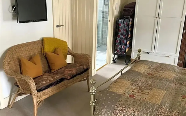 Large guest room in stylish Georgian town house