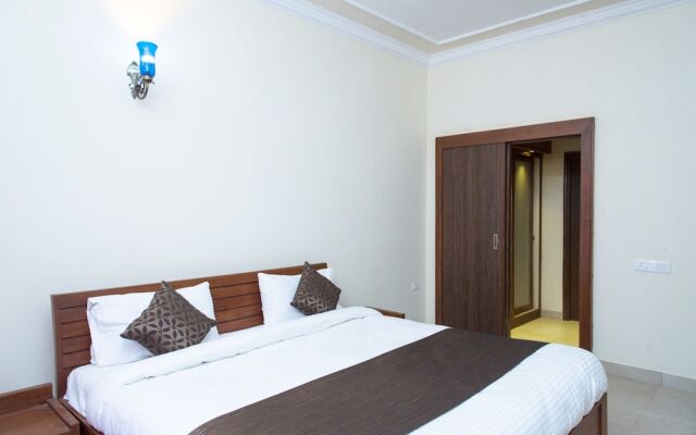 OYO 10949 Home Mount View 3BHK Villa Goverdhan Vilas