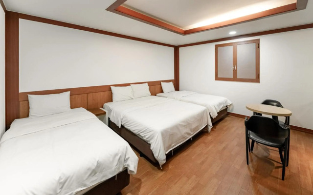 Athenae Hotel