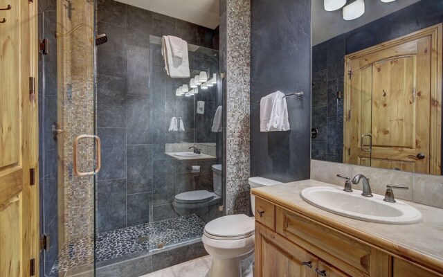 The Perfect Large Family 3 Bedroom Condo by RedAwning