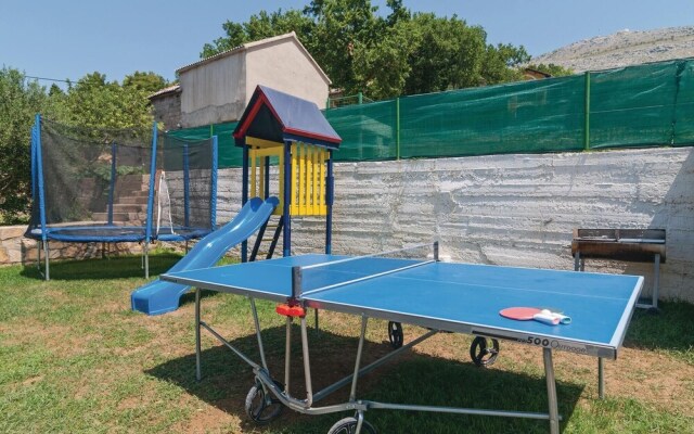 Nice Home in Srinjine With Wifi and 3 Bedrooms