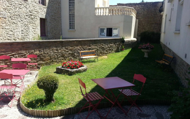 Hôtel Le Chapeau Rouge