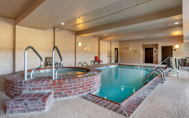 Comfort Inn & Suites Clinton - Jackson West