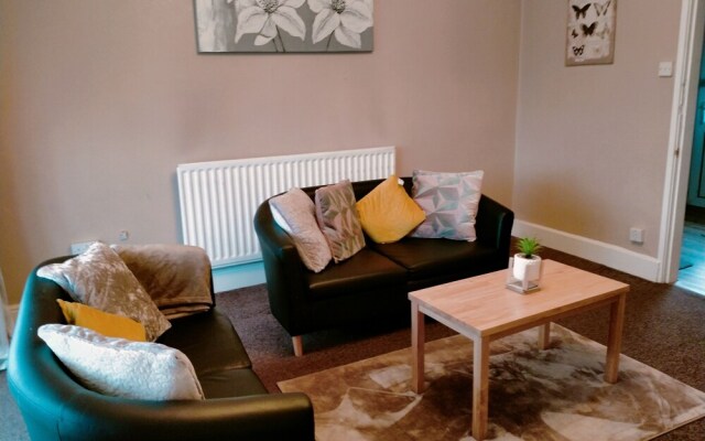 The Nest, an Immaculate 3-bed House in Walsall