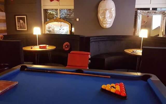 Manchester Party Pad