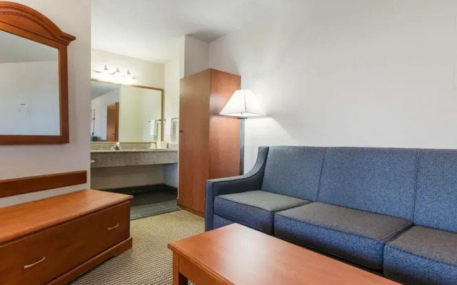 Quality Inn & Suites Redwood Coast
