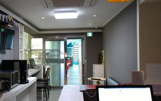Guesthouse Embassy - Hostel