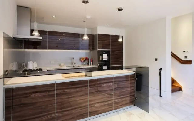 The Radnor Mews Residence Stylish 3bdr Mews House