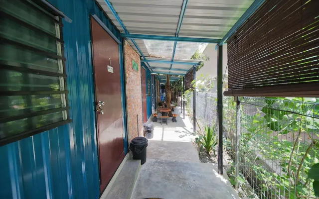 OYO 90960 Rajawali D'cabin Chalet Room