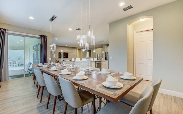 Solterra - 7004 Oak Wood Street