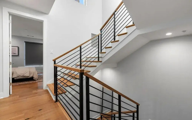 Luxurious Midtown Home Rooftop Views by Silverx