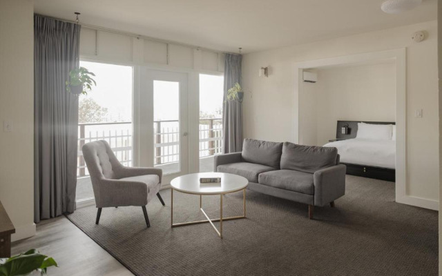 Hollywood Hills Hotel