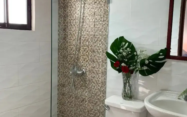 Stylish 2r-2b Apt Near the Beach and Main Street