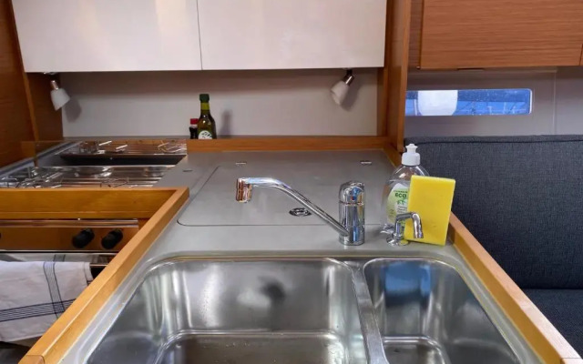 TROIA - Veleiro em marina