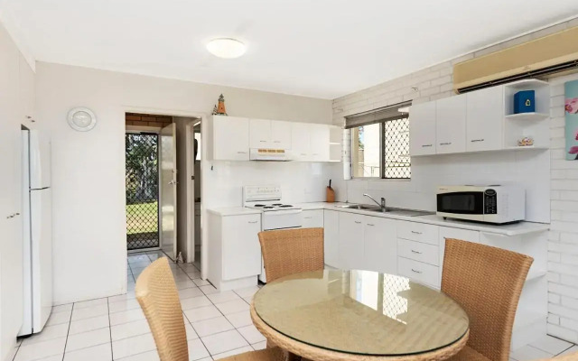 Ground floor air conditioned, fabulous waterviews overlooking Pumicestone Passage