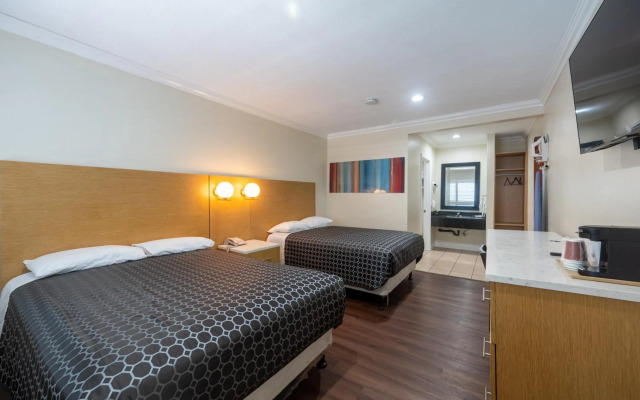 Hollywood City Inn
