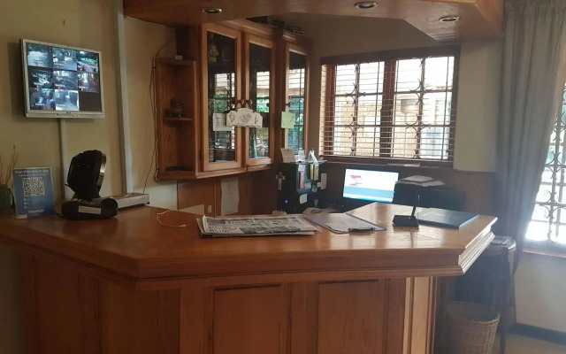 Gateway Country Lodge - Guest House