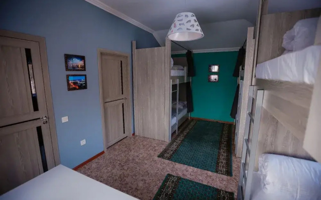 Mountain Road Hostel