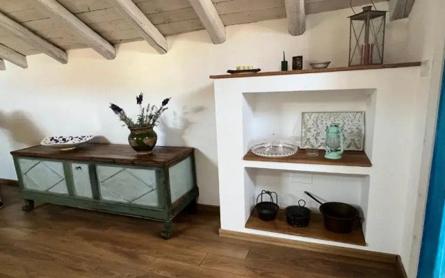 donna serena Aci Castello