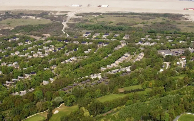 Moder Chalet With a Dishwasher, Behind the Dunes