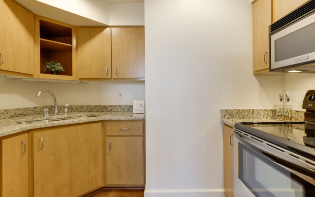 Great spacious Apartment - Downtown Location