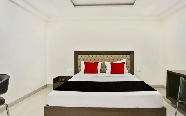 Capital O 9003 Halcyon Deccan Inn