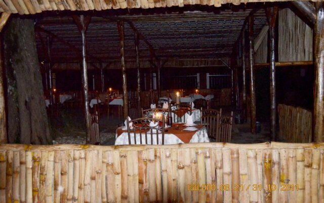 Saffron Beach Bistro & Cottages