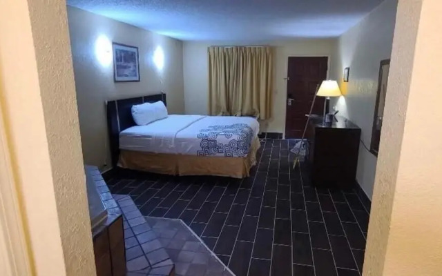 Economy Inn and Suites