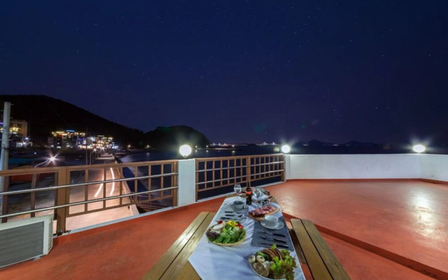 Geoje Doomomongdol Pension
